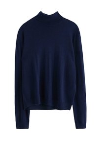 Sininen turtleneck-neule, joka on valmistettu pehmeästä neulekankaasta. Tässä neuleessa on pitkät hihat ja rento istuvuus, jossa on ribattu kaula-aukko ja helma.
