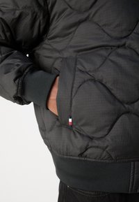 Tommy Hilfiger ONION QUILTED - Bomber-jakk - black
