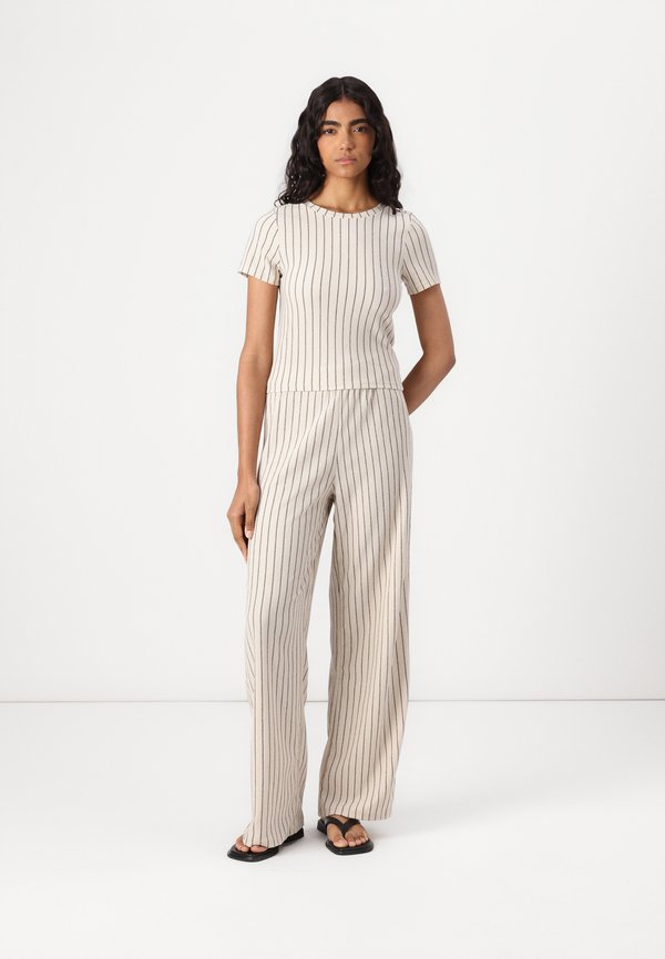 ONLBILL WIDE PANT - Trousers2