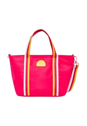 Borsa tote rosa brillante con manici a righe gialle e bianche e tracolla regolabile abbinata, con una piccola patch logo gialla.