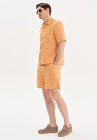 RYŁKO IU7502__ - Hétköznapi fűzős cipő - beige