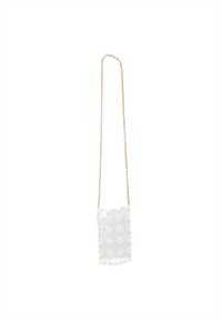 Klarer, gewellter Handtasche mit goldener Kettenriemen, die ein strukturiertes Design mit runden Akzenten und einer glatten Oberfläche aufweist.