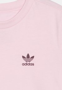 adidas Originals Jednoduché tričko - clear pink/maroon