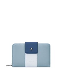 Světle modrá a námořnická kožená peněženka s bílým pruhem, magnetickým uzávěrem a embosovaným názvem značky. Obsahuje stříbrný zip a kovové detaily.