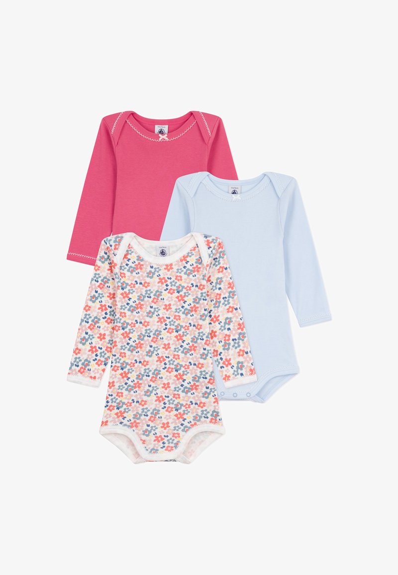 Három hosszú ujjú rugdalózó: egy rózsaszín, egy világoskék és egy fehér, színes virágmintákkal. Puha pamutból készült, patentos záródással.