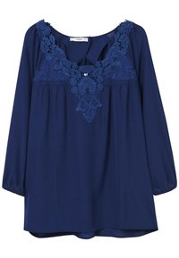 Blusa blu navy con maniche lunghe, caratterizzata da dettagli in pizzo intricati sul colletto e una vestibilità ampia. Tessuto morbido e liscio.