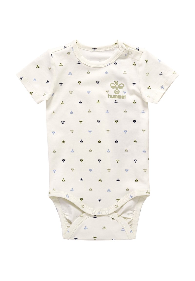 Cremefarvet babydragt med korte ærmer, der har et gentagende flerfarvet mønster og trykknapper ved skulderen og bunden. Hummel-logo i olivengrøn farve.