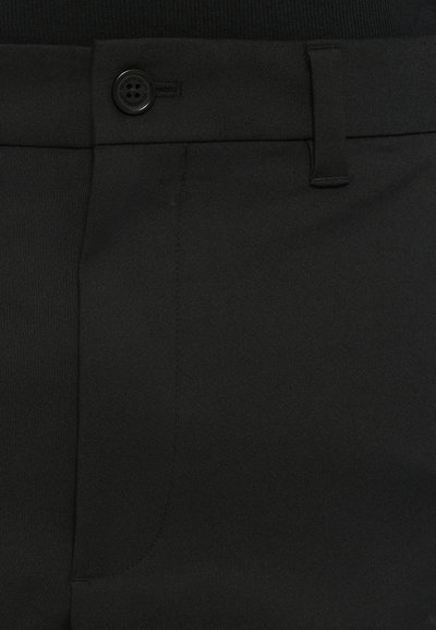 Schwarze maßgeschneiderte Hosen aus glattem Stoff, mit Knopfverschluss, Gürtelschlaufen und flachem Vorderteil mit dezenten Nähdetails.