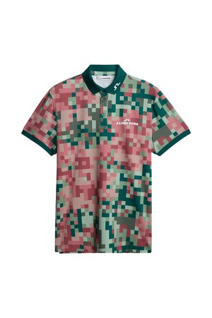 Polo à manches courtes avec col vert et motif géométrique pixélisé rose, vert et beige, arborant un logo J.Lindeberg sur la poitrine.