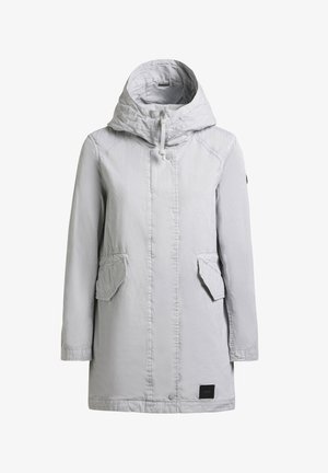 Jasnoszara kurtka o średniej długości z kapturem, z przodu na zamek błyskawiczny, z kieszeniami z patkami i długimi rękawami.