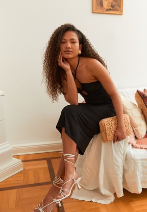 Even&Odd Φόρεμα από ζέρσεϊ - black