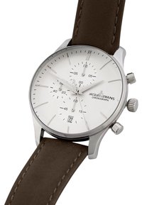 Orologio cronografo al quarzo in acciaio inox argentato con quadrante bianco, cinturino in pelle marrone e visualizzazione della data posizionata alle 6.