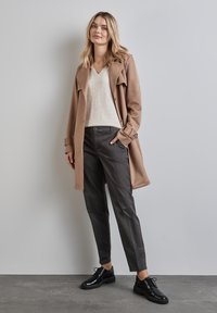 Street One Chino kalhoty - grau