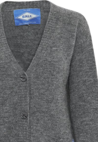 Sivý kardigán vyrobený z mäkkého pleteného materiálu, s V-výstrihom, rebrovými detailmi a tromi čiernymi gombíkmi vpredu. Modrá etiketa vo vnútri.