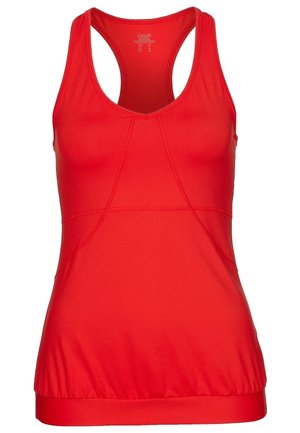 Czerwony sportowy top na ramiona typu racerback z dopasowanymi szwami i elastycznym obszyciem.