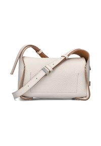 Leren schoudertas in crèmekleur met een gestructureerde afwerking, voorzien van een bruine verstelbare strap en minimalistische stikdetails.