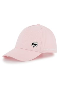 Ροζ καπέλο μπέιζμπολ με καμπυλωτή γείσο, με γραφικό γάτας που φοράει γυαλιά ηλίου σε ασημένια λεπτομέρεια. Το "KARL LAGERFELD" είναι κεντημένο στην πλευρά.