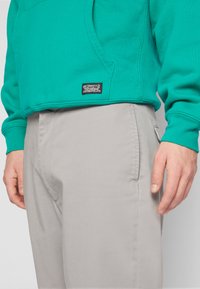 Levi's® Skateboarding SKATE LOOSE CHINO - Calças - cliff grey