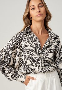 THE FATED VAL OVERSIZE  - Užsagstoma palaidinė - ivory paisley