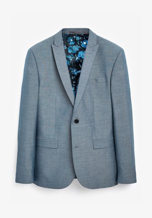 Lichtblauwe blazer van een gestructureerde stof, met een enkele knoopsluiting, twee voorzakken en een zwarte voering met bloemenpatroon.