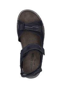 Námořnické modré kožené sandály s nastavitelnými popruhy, semišovou stélkou a gumovou podrážkou. Obsahují viditelný šev a texturované akcenty.