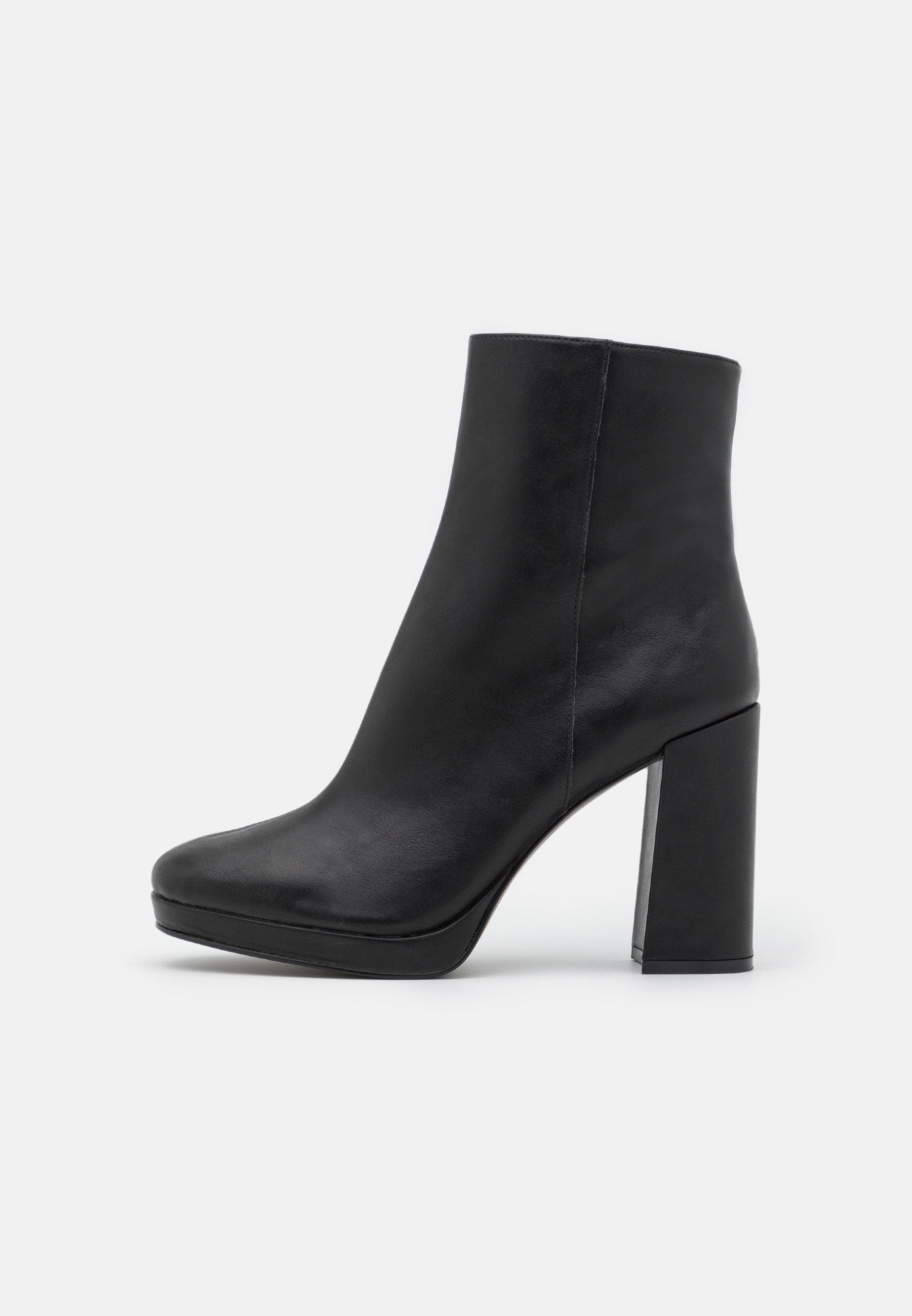 steve madden clancy bootie