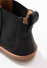 El Naturalista Botines bajos - black