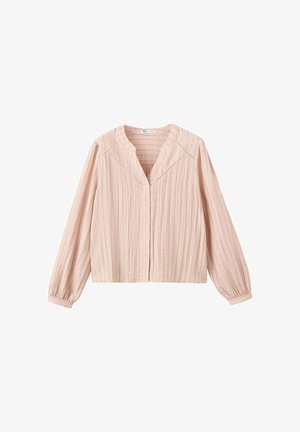Blouse rose clair à manches longues avec rayures verticales, fermeture boutonnée sur le devant, col en V large et poignets froncés.