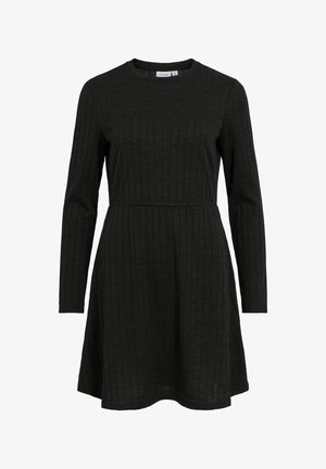 Svart langermet kjole laget av ribbet stoff. Kroppsnær overdel med lett utsvingt skjørt. Rund halslinning og enkel design.