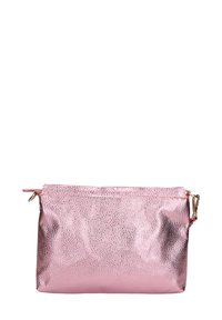 Borsetta cosmetica metallica color oro rosa con superficie testurizzata, chiusura con zip e un dettaglio in metallo dorato su un lato. Forma compatta e rettangolare.