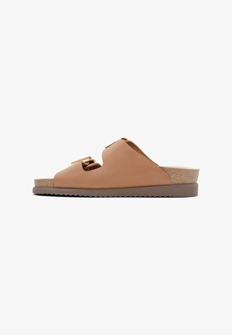 Sandale à glissière en cuir tan avec un footbed en liège texturé, deux lanières décoratives et une semelle en caoutchouc avec un motif en zigzag.