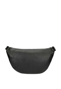 Borsa in pelle nera con forma curva. Presenta una superficie testurizzata e piccoli anelli metallici sui lati per l'attacco di una tracolla.