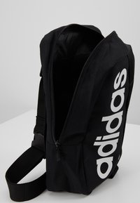 adidas Performance ESSENTIALS LINEAR SPORT CROSS BODY BAG - Umhängetasche - black/white