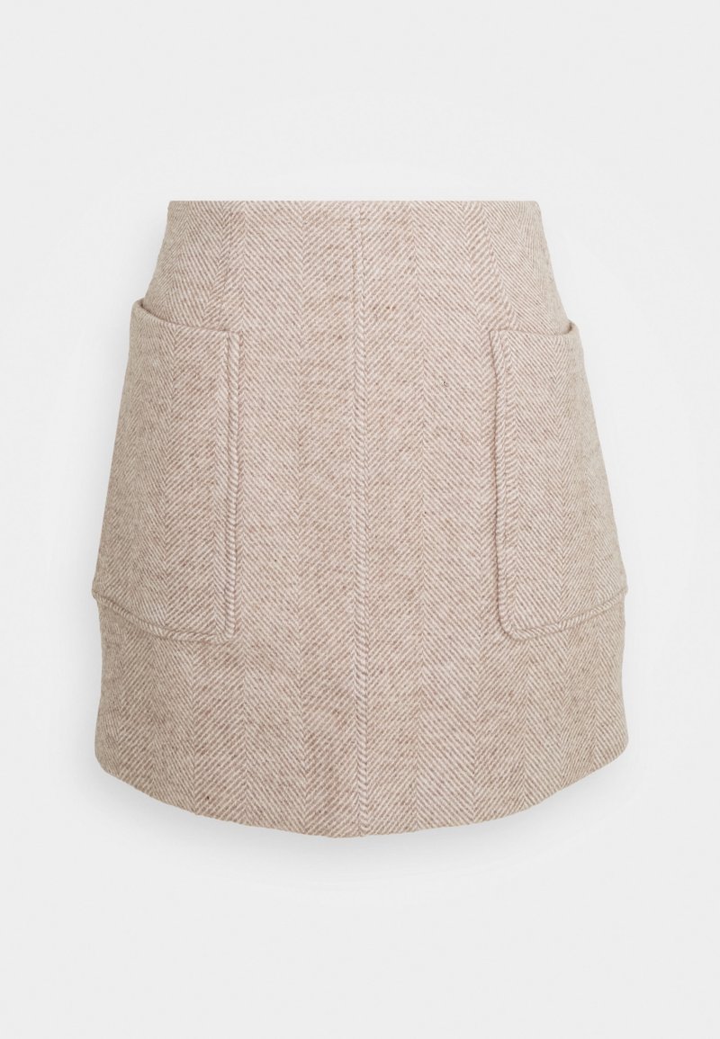 Jupe en laine beige à motif chevrons avec deux grandes poches plaquées devant et une légère forme évasée.