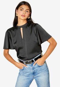 Unselected, black