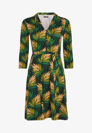 Wikkeljurk in groen, geel en zwart bloemenprint; met lange mouwen, knoopsluiting aan de voorkant, v-hals en een ceintuur om de taille.