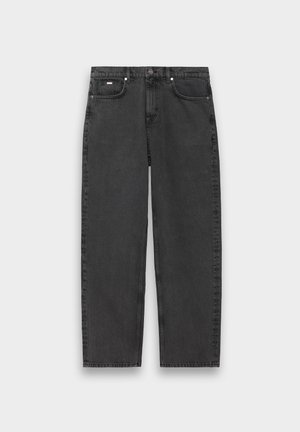 Jeans en denim noir à coupe ample, dotés de cinq poches, d'un bouton à la braguette et de détails de surpiqûres discrets sur les coutures.