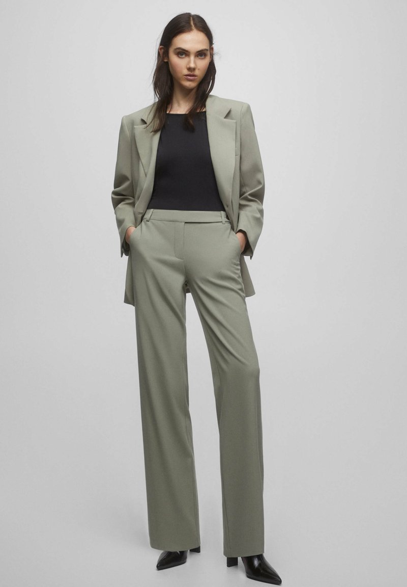 PULL&BEAR Broek donkergroen PULL&BEAR Broek donkergroen