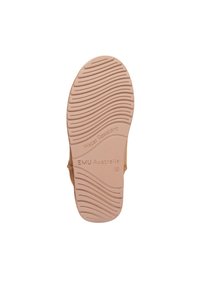 Suola del boot color beige resistente all'acqua con un motivo testurizzato. Presenta il marchio impresso "EMU Australia" e "Water Resistant" sulla superficie.