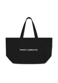 Czarna torba na ramię wykonana z trwałego materiału, z dwiema długimi rączkami i wyraźnym białym logo "PAKO LORENTE" z przodu.