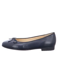 Ballerine in pelle blu navy con punta arrotondata, piccolo fiocco decorativo sulla tomaia, tacco basso e finitura liscia. L'interno presenta una fodera leggera.