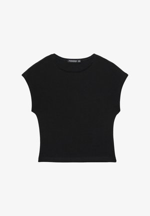 Crna kratka majica s kratkim rukavima, okruglim izrezom i blago suženim strukom, izrađena od mekog, laganog materijala.