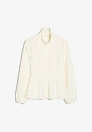 Weisse Langarm-Jacke mit Reißverschluss, Peplum-Saum und hohem Kragen, aus weichem Stoff, auf weißem Hintergrund dargestellt.
