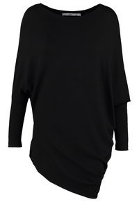 Černý oversized top s dlouhým rukávem a lodičkovým výstřihem, s asymetrickým lemem, vyrobený z hladké, měkké tkaniny s drapovaným designem.