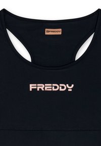 Canotta sportiva nera con scollatura tonda, schiena scoperta e logo "FREDDY" in oro rosa al centro. Tessuto liscio e elastico.