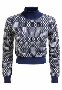 Dunkelblauer Pullover mit hohem Kragen, der ein strukturiertes weißes Muster aufweist. Gerippte Bündchen und Saum, glattes Strickmaterial. Kürzerer Schnitt.