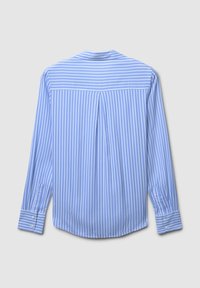Camicia a maniche lunghe a righe blu chiaro, con una vestibilità rilassata, dotata di una piega sul retro, polsini con bottoni e colletto classico.