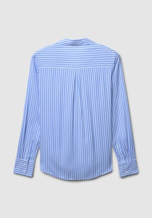 Camicia a maniche lunghe a righe blu chiaro, con una vestibilità rilassata, dotata di una piega sul retro, polsini con bottoni e colletto classico.