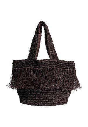 Dunkelbraune, gewebte Handtasche mit breiten Griffen und langen Fransen am oberen Rand vor weißem Hintergrund.