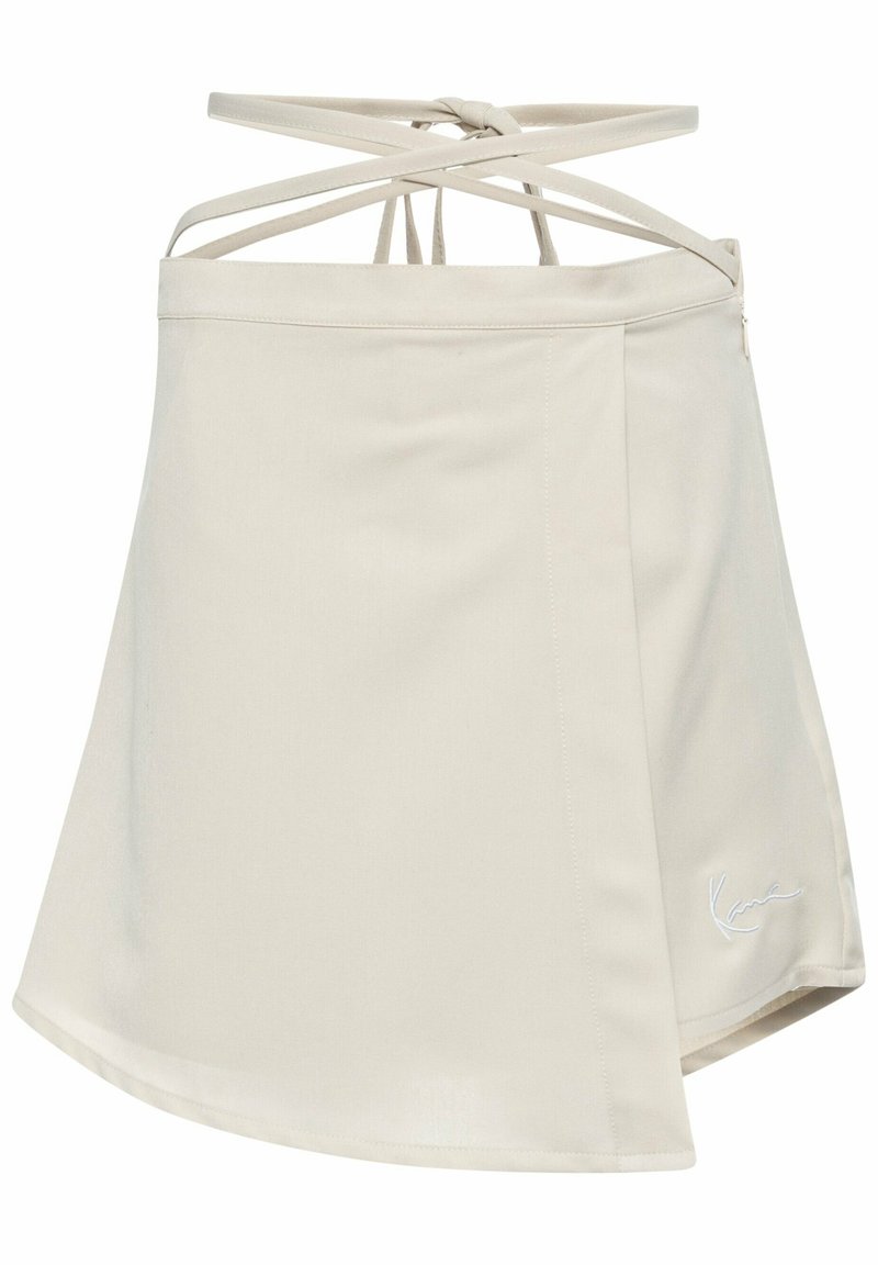 Falda beige con diseño envolvente, que presenta tiras cruzadas en la parte posterior. Tejido suave con una textura lisa y un sutil logo bordado.